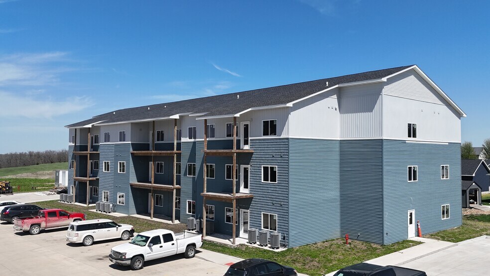More Photos Of 1833 Curtis Ave, Chariton Apartments For Sale
