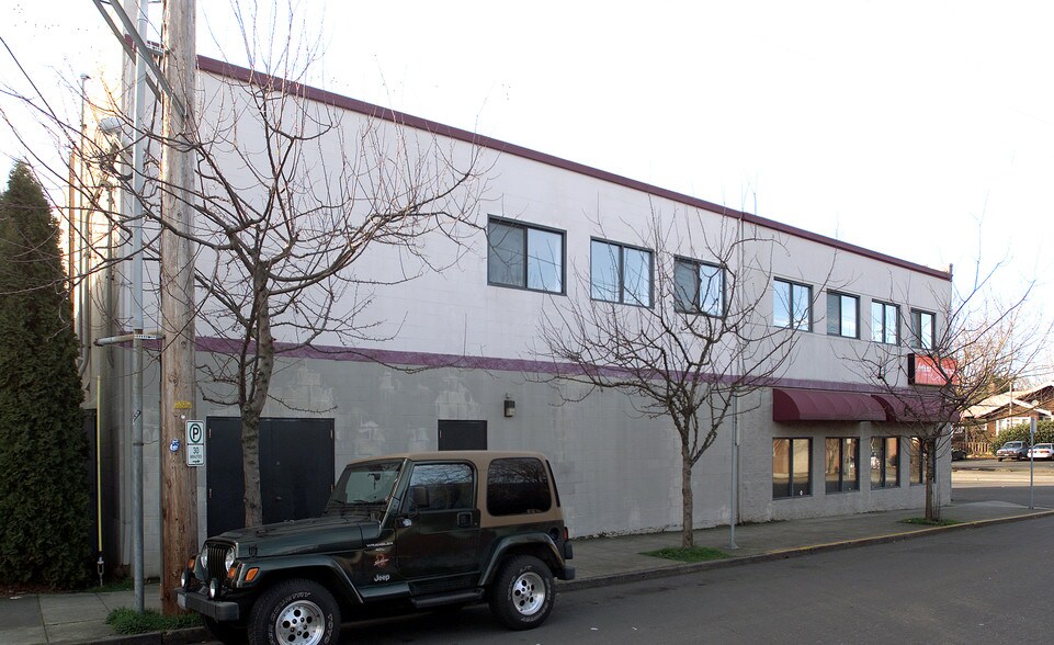 More Photos Of 2518-2524 NE Broadway St, Portland Office For Lease