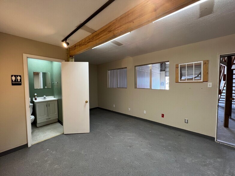 More Photos Of 2321 N Masch Branch Rd, Denton Warehouse For Lease