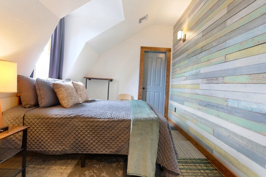More Photos Of 1502 Elysian Fields Ave, New Orleans Hotel For Sale