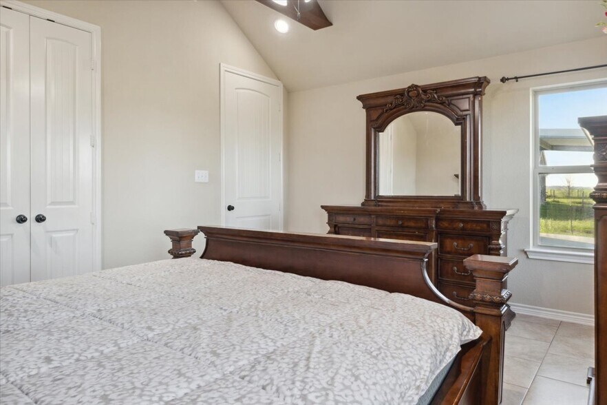 More Photos Of 2407 THUESEN RD, Beasley Office For Sale