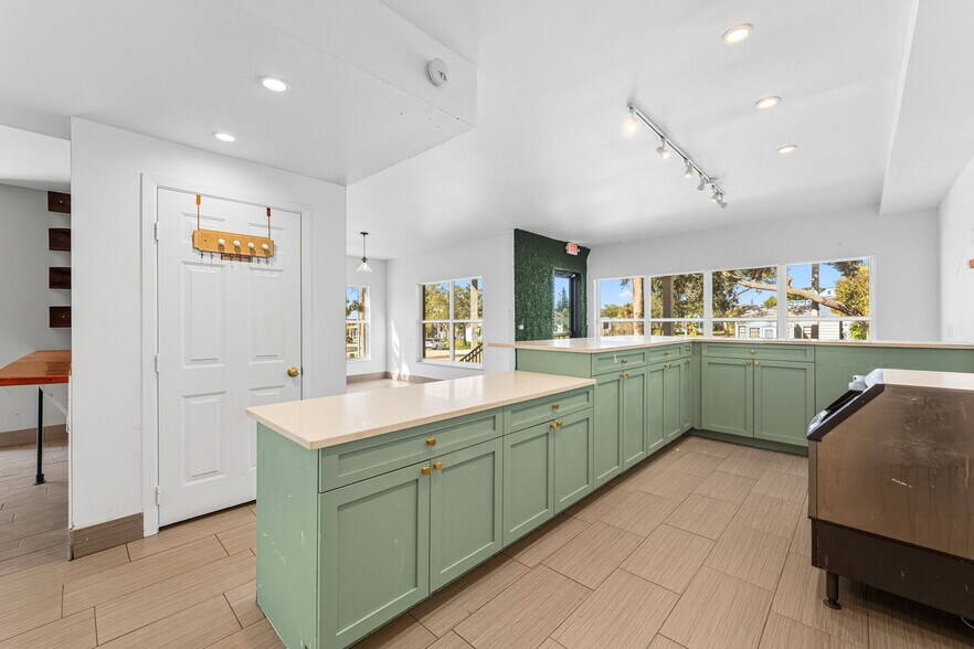 More Photos Of 3062 Beach Blvd S, Gulfport Freestanding For Sale