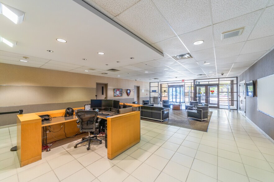 More Photos Of 100 Citibank Dr, San Antonio Office For Sale