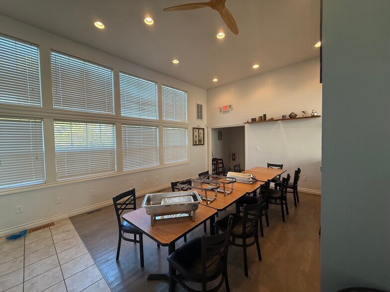 More Photos Of 33518 W Jefferson Ave, Rockwood Restaurant For Sale