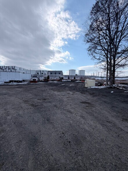 More Photos Of 25119-25137 Arcola Mills Dr, Sterling Land For Lease