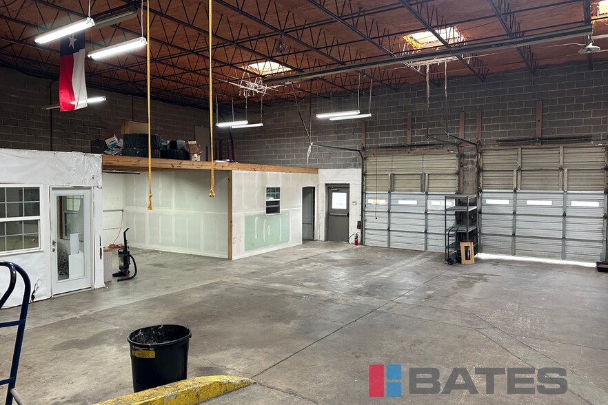 More Photos Of 4802 Memphis St, Dallas Warehouse For Lease