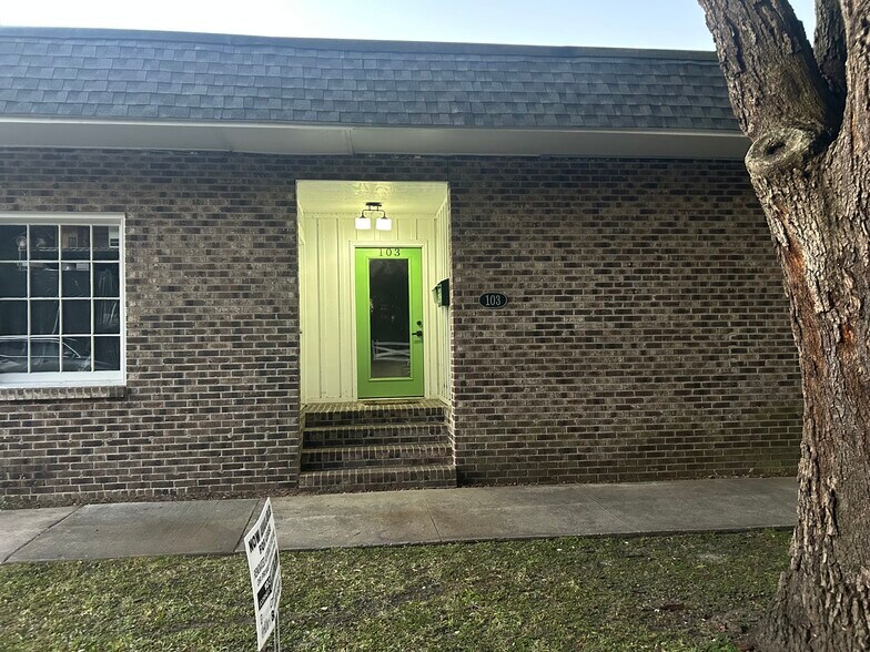 More Photos Of 103 Queen St, Georgetown Medical For Lease