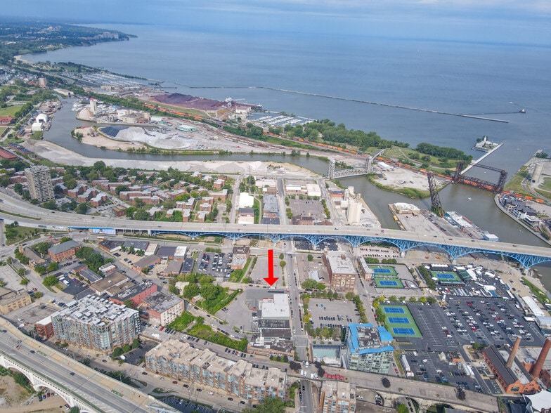 More Photos Of 2111 Center St, Cleveland Freestanding For Lease