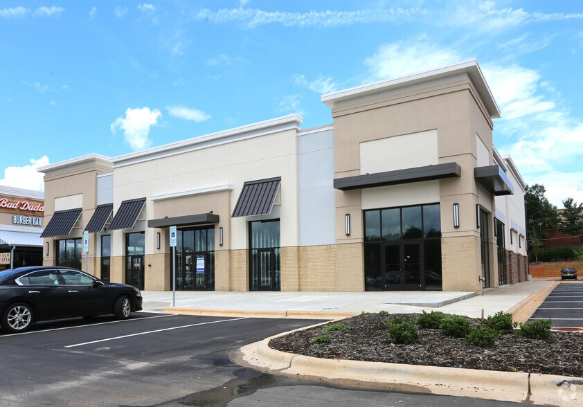 More Photos Of 4526 W Wendover Ave, Greensboro Unknown For Lease