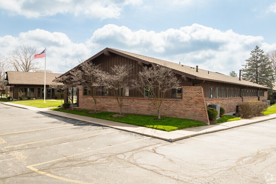 Primary Photo Of 2735 N Holland Sylvania Rd, Toledo Office For Sale