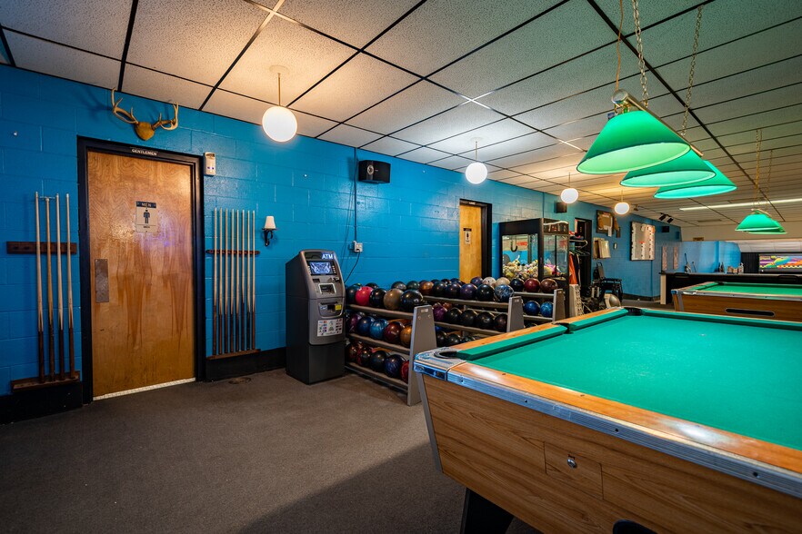 More Photos Of 675 Grant St, Winneconne Bowling Alley For Sale