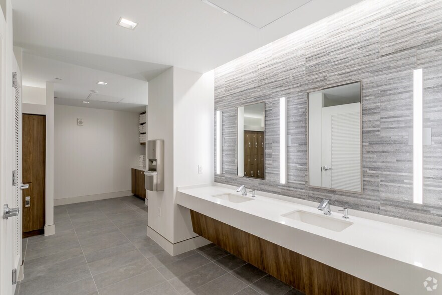 More Photos Of 1919-1921 Gallows Rd, Vienna Unknown For Sale