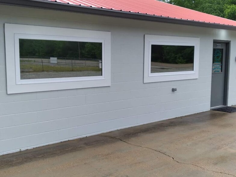 More Photos Of 31993 US-70 Hwy, Bruceton General Retail For Sale