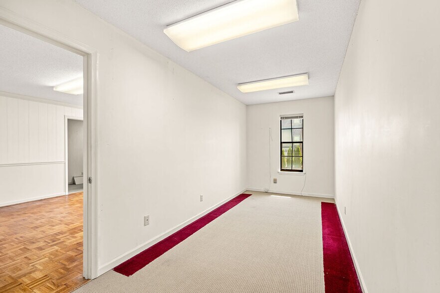 More Photos Of 300 Forest Ave, Chattanooga Office For Sale