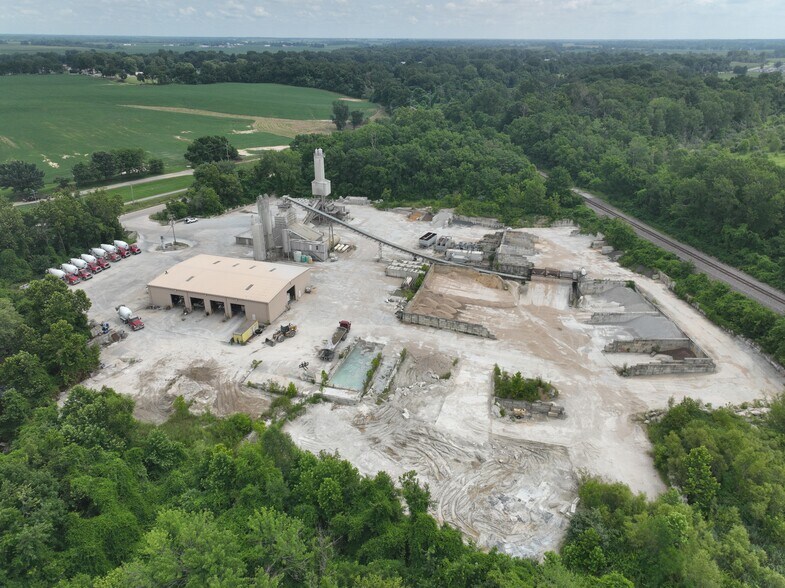 More Photos Of 5010 Old Alton Edwardsville Rd, Edwardsville Industrial For Sale