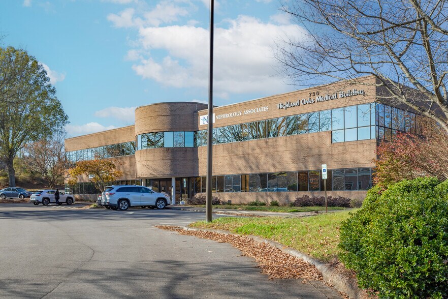 More Photos Of 730 Highland Oaks Dr, Winston-Salem Medical For Sale