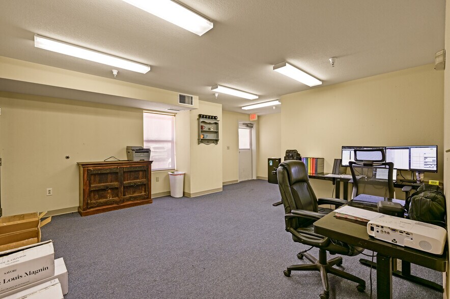 More Photos Of 21 Bisbee Ct, Santa Fe Warehouse For Sale