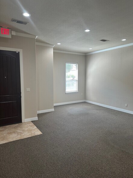 More Photos Of 7625 Bellaire Dr S, Fort Worth Office For Lease