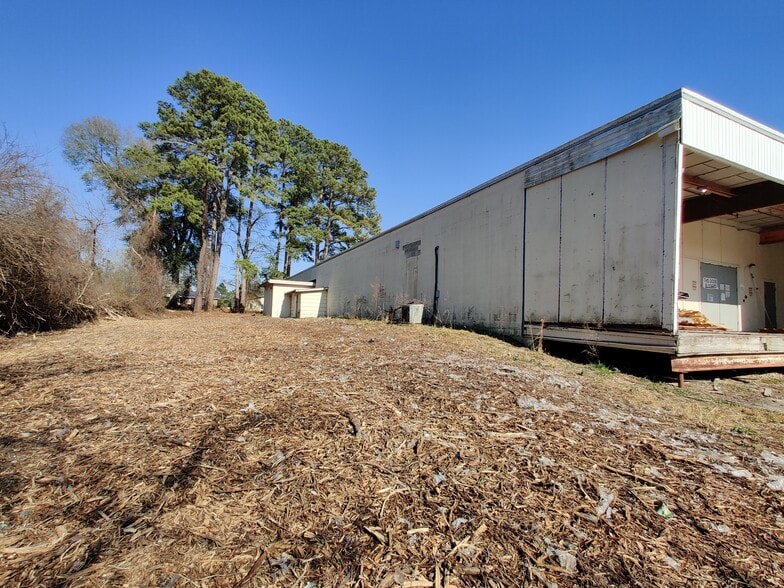 More Photos Of 120 S Church Ave, Garland Manufacturing For Lease