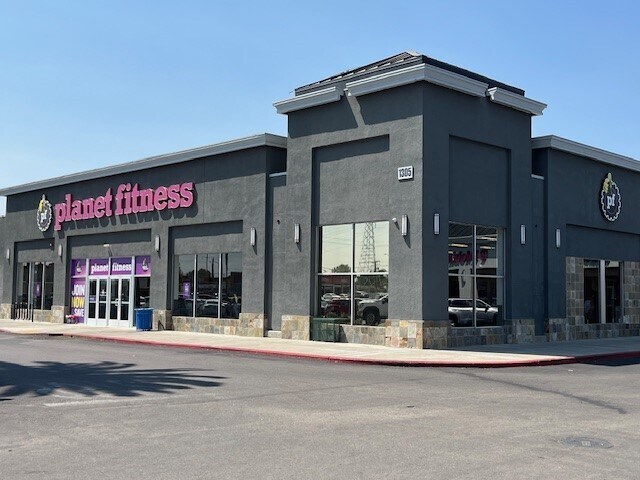 More Photos Of 1231-1325 W Yosemite Ave, Manteca Freestanding For Lease