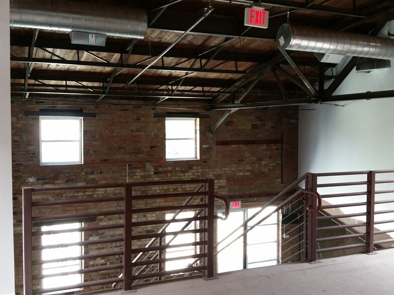 More Photos Of 916 Bryan Ave, Fort Worth Loft Creative Space For Lease