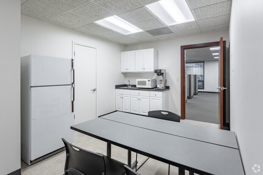 More Photos Of 625 N North Ct, Palatine Unknown For Lease