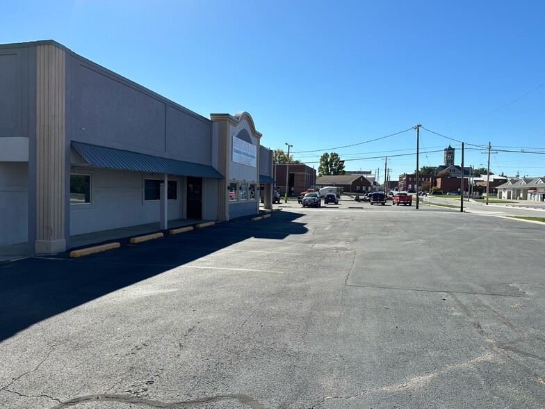 More Photos Of 102 E Park St, Taylorville Freestanding For Sale