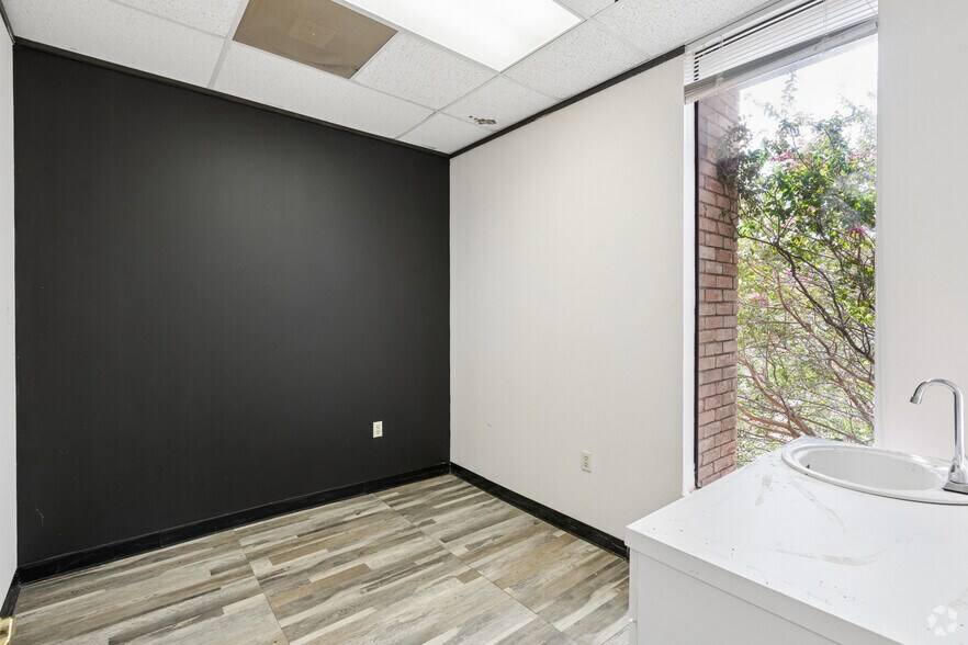More Photos Of 8240 Antoine Dr, Houston Medical For Sale