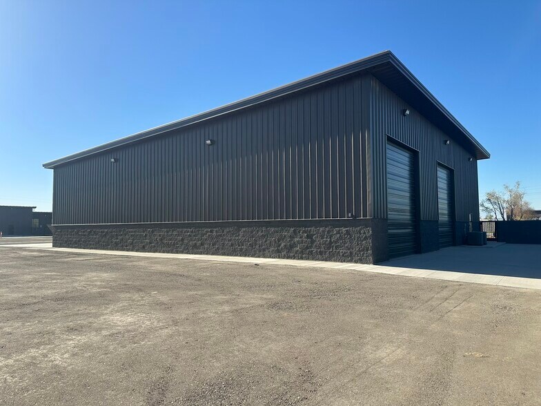 More Photos Of 31234 DenBeste Court, Shafter Warehouse For Lease