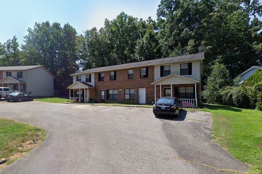 Primary Photo Of 113 Woodland Dr, Anderson Multifamily For Sale