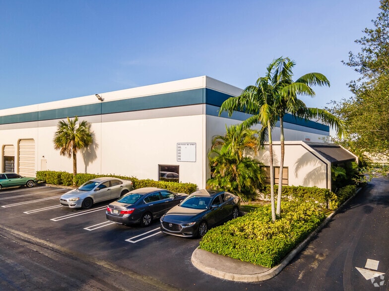 Primary Photo Of 1570-1578 NW 165th St, Miami Warehouse For Lease