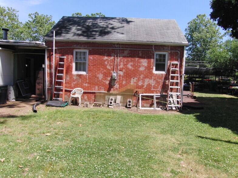 More Photos Of 921 Bath Rd, Bristol Garden Center For Sale