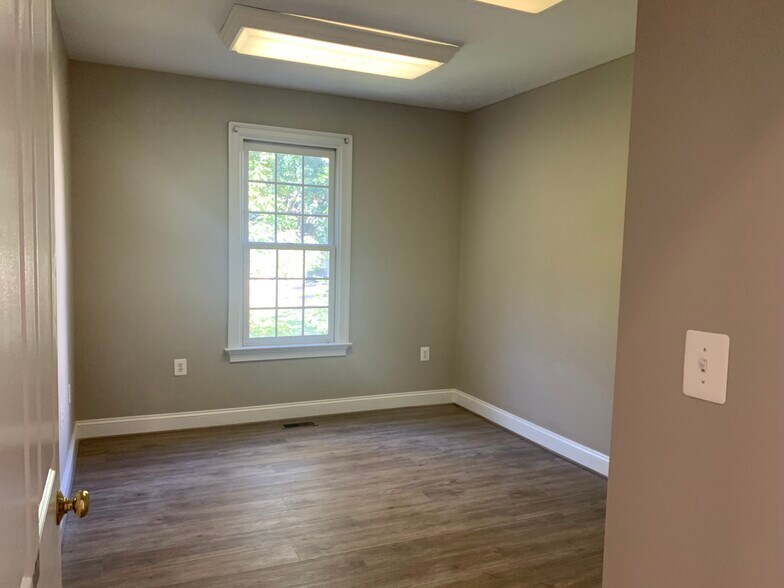 More Photos Of 170 W Main St, Purcellville Office Residential For Lease