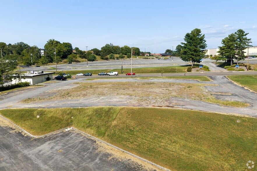 More Photos Of 2060 Fort Henry Dr, Kingsport Land For Lease