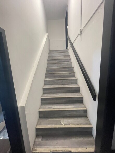 More Photos Of 2099 S Park Rd, Hallandale Manufacturing For Sale