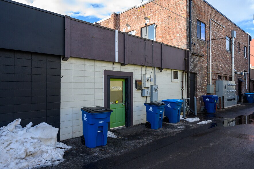 More Photos Of 436 SW 6th St, Redmond Storefront Retail Office For Lease