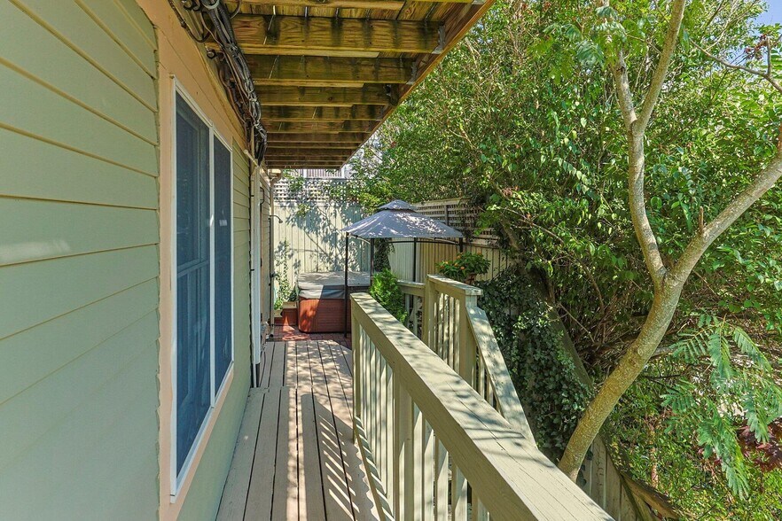 More Photos Of 139 A Bradford St, Provincetown Storefront Retail Residential For Sale