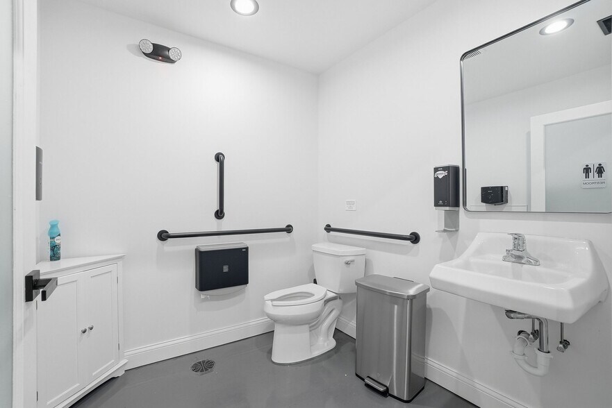 More Photos Of 116-118 S Water St, Wilmington Storefront Retail Office For Sale