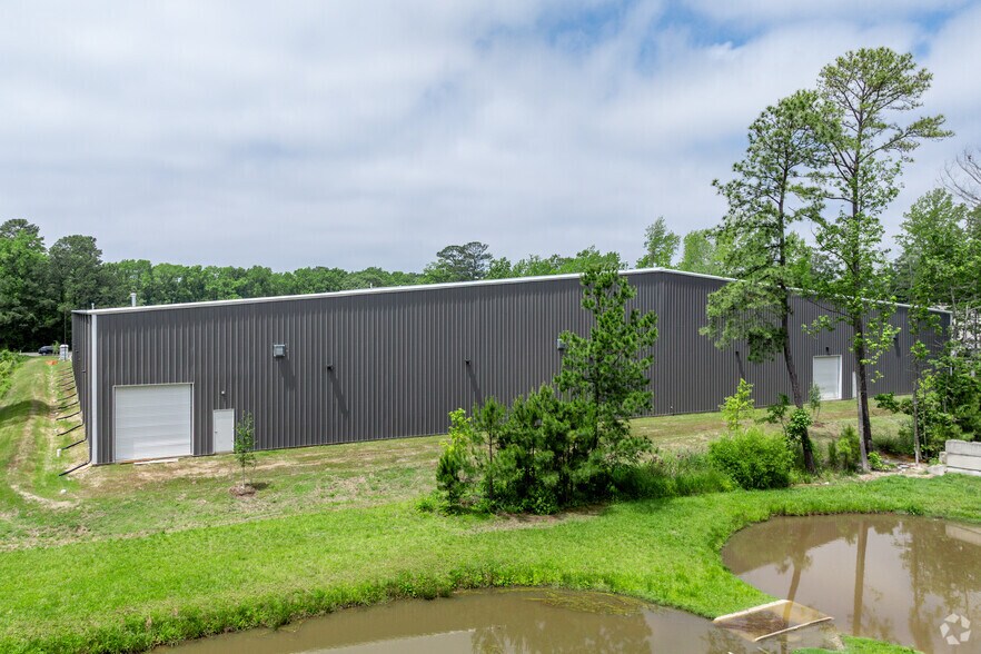 More Photos Of 324 E St, Hampton Warehouse For Lease