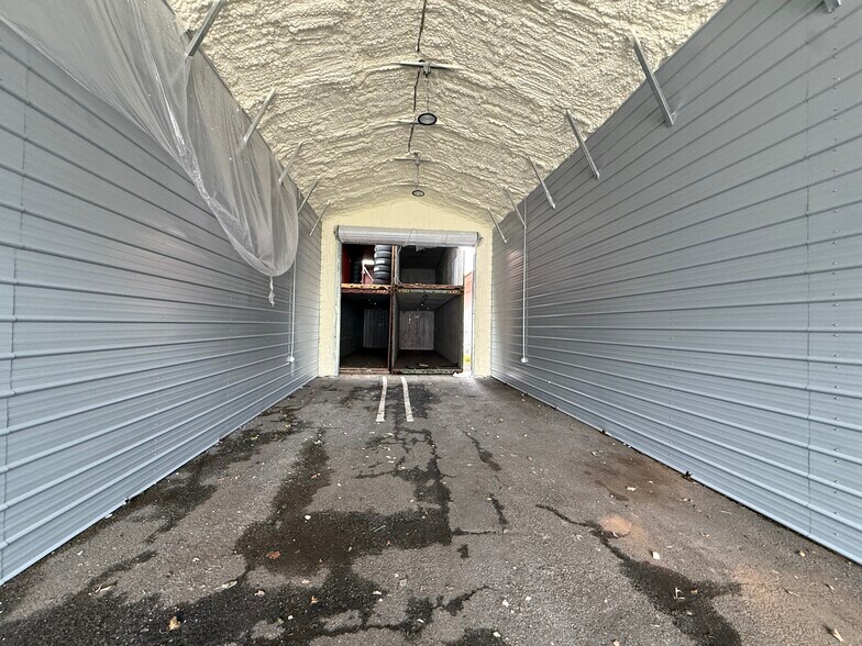 More Photos Of 116 Campbell Ave, Staten Island Warehouse For Lease