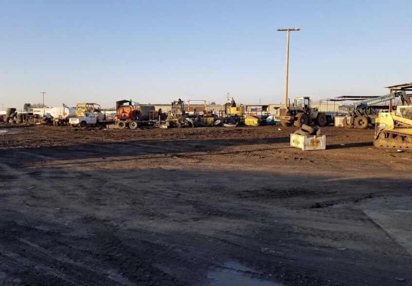 More Photos Of 3615 S K St, Tulare Recycling Center For Sale
