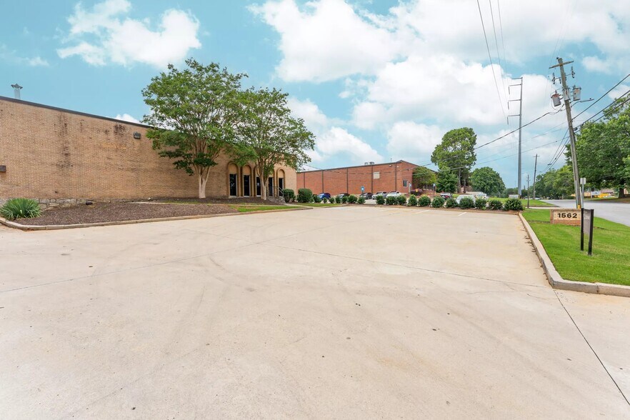 More Photos Of 1562 Litton Dr, Stone Mountain Warehouse For Lease