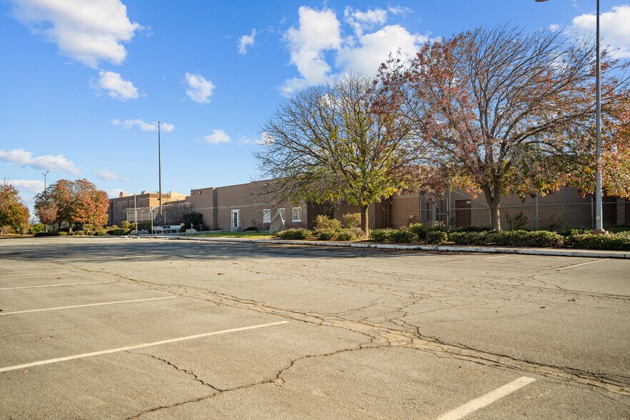 More Photos Of 185 W Gale Ave, Coalinga Correctional Facility For Sale