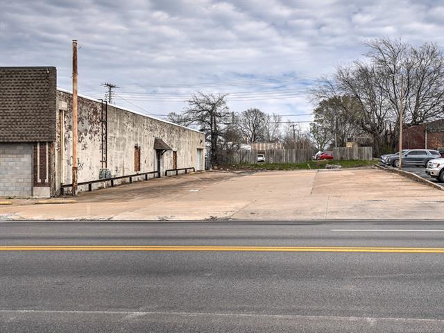 More Photos Of 800 W Okmulgee St, Muskogee Light Distribution For Sale