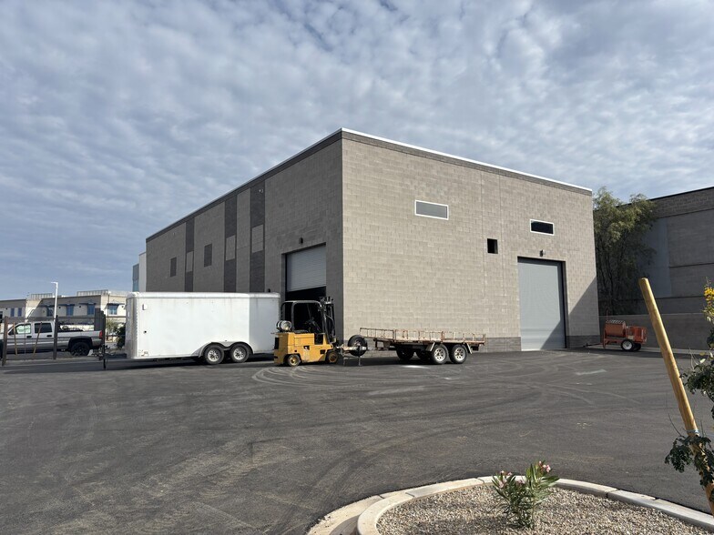 More Photos Of 4523 E Ivy St, Mesa Industrial For Lease