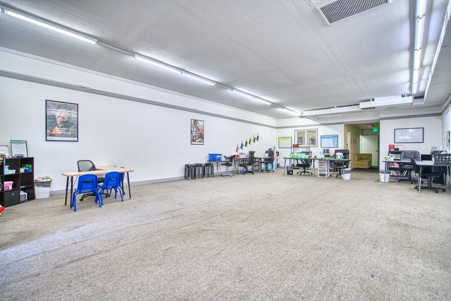 More Photos Of 1100-1152 Francis St, Longmont General Retail For Lease