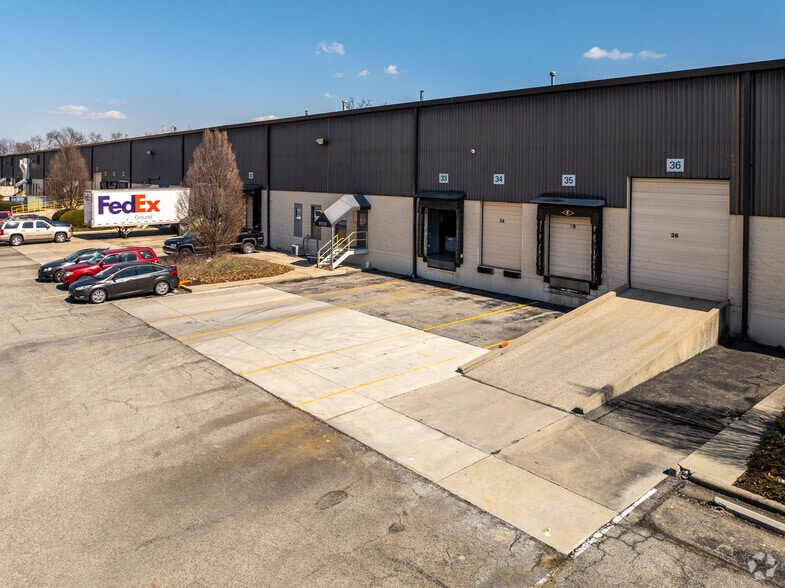More Photos Of 4750 Lake Forest Dr, Blue Ash Warehouse For Lease