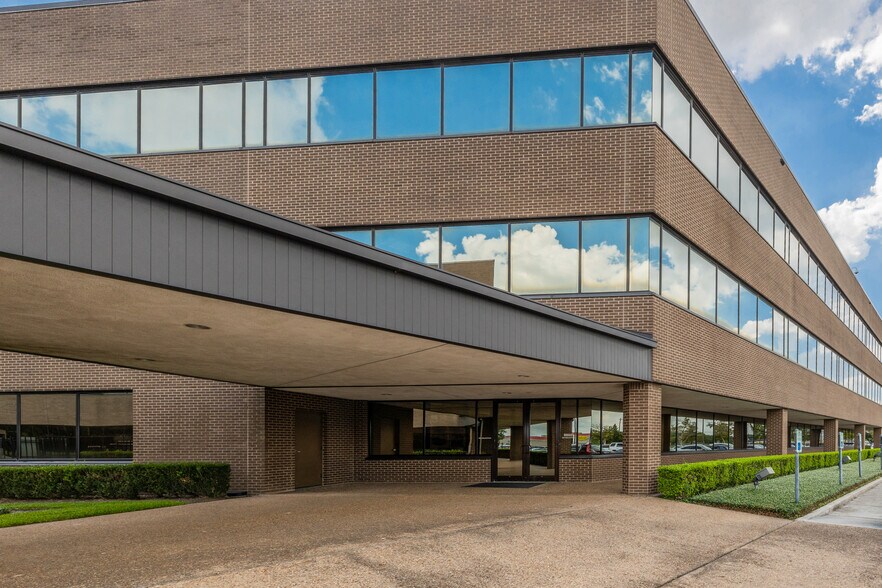 Primary Photo Of 9000 Gulf Fwy, Houston Office For Lease