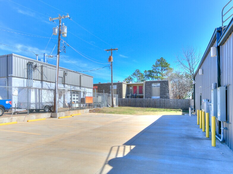 More Photos Of 504 Stinson St, Norman Convenience Store For Sale