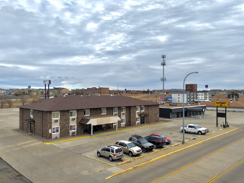 Primary Photo Of 642 12th St W, Dickinson Hotel For Sale